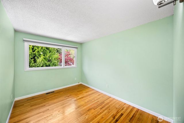 13717 NE 70th Place, Redmond, WA 98052