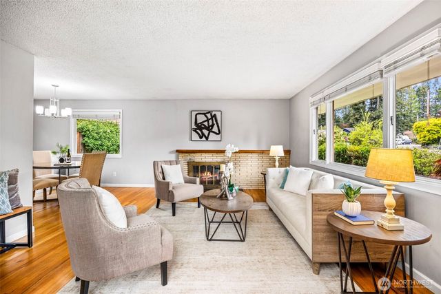 13717 NE 70th Place, Redmond, WA 98052