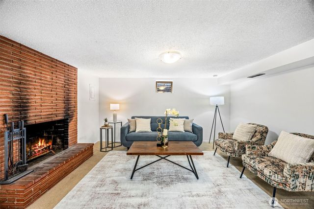 13717 NE 70th Place, Redmond, WA 98052