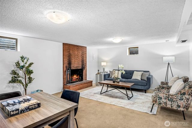 13717 NE 70th Place, Redmond, WA 98052