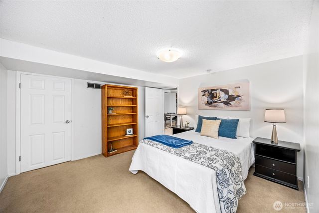 13717 NE 70th Place, Redmond, WA 98052