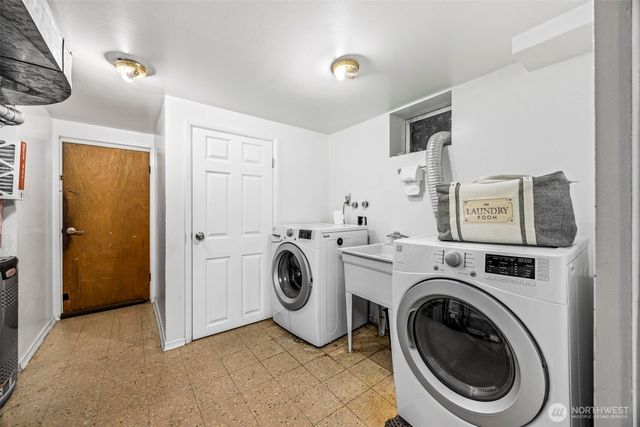 13717 NE 70th Place, Redmond, WA 98052