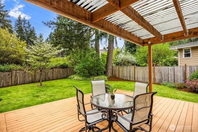 13717 NE 70th Place, Redmond, WA 98052