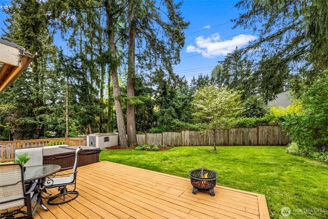 13717 NE 70th Place, Redmond, WA 98052