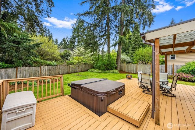 13717 NE 70th Place, Redmond, WA 98052