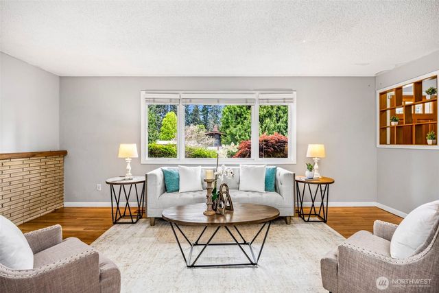 13717 NE 70th Place, Redmond, WA 98052