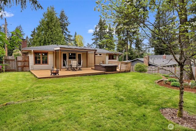 13717 NE 70th Place, Redmond, WA 98052