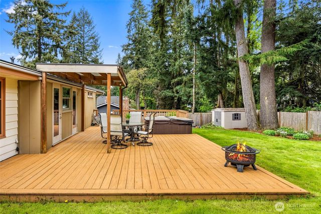 13717 NE 70th Place, Redmond, WA 98052