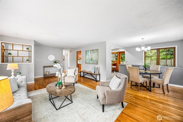 13717 NE 70th Place, Redmond, WA 98052