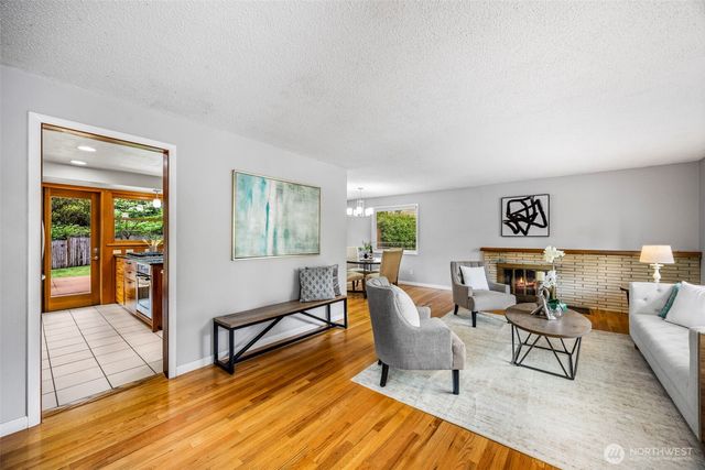 13717 NE 70th Place, Redmond, WA 98052