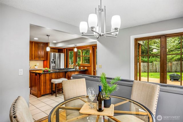13717 NE 70th Place, Redmond, WA 98052