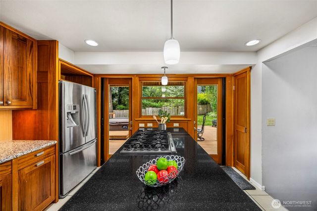 13717 NE 70th Place, Redmond, WA 98052
