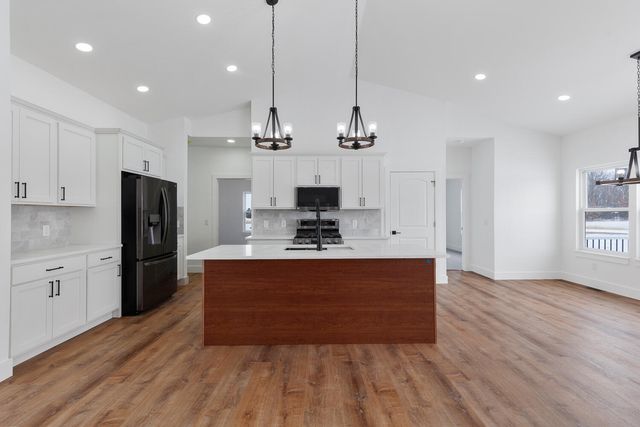 4823 Thompson Heights Drive, Adrian, MI 49221