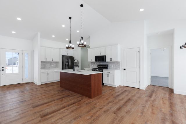 4823 Thompson Heights Drive, Adrian, MI 49221