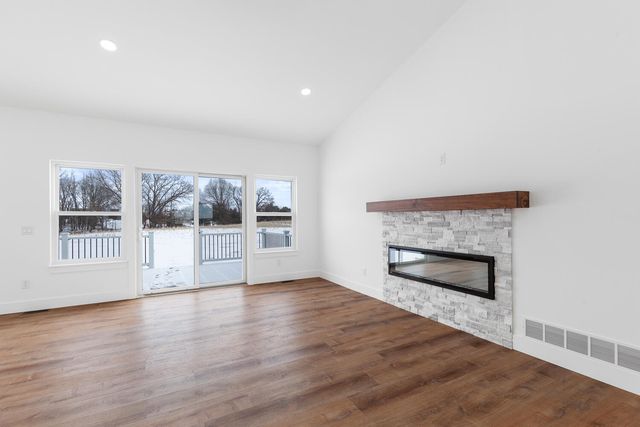 4823 Thompson Heights Drive, Adrian, MI 49221