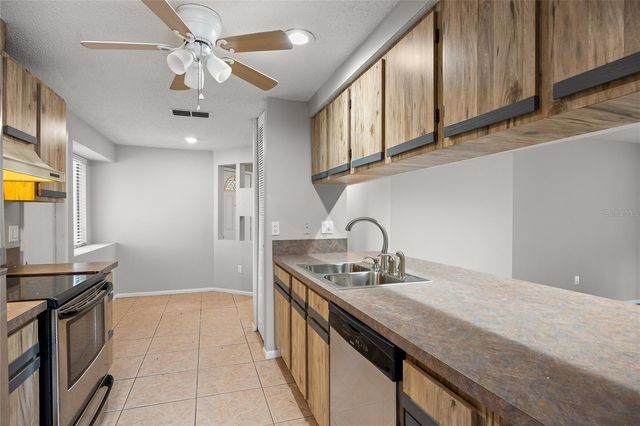 627 TIMBER BAY CIRCLE W, Oldsmar, FL 34677