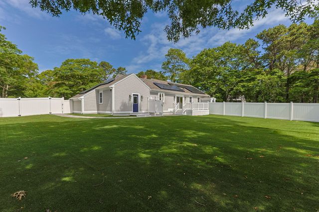 28 Vandermint Lane, Hyannis, MA 02601