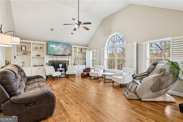 132 Hammond Drive, Canton, GA 30114