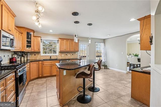 132 Hammond Drive, Canton, GA 30114