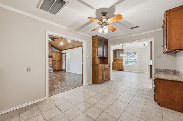 6208 Windsong Drive, Arlington, TX 76001