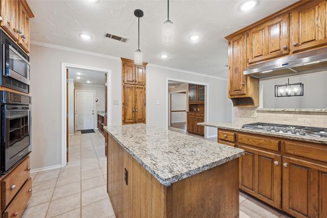 6208 Windsong Drive, Arlington, TX 76001