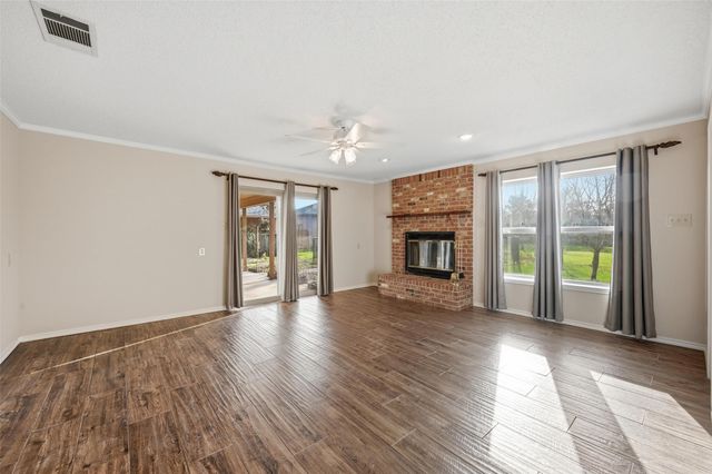 6208 Windsong Drive, Arlington, TX 76001