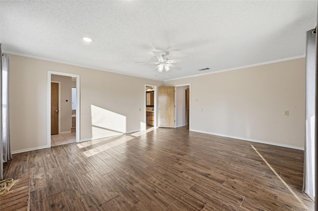 6208 Windsong Drive, Arlington, TX 76001