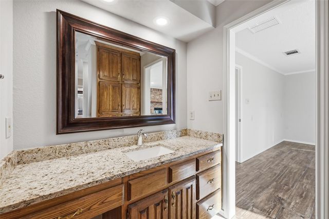 6208 Windsong Drive, Arlington, TX 76001