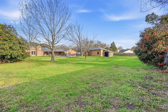 6208 Windsong Drive, Arlington, TX 76001