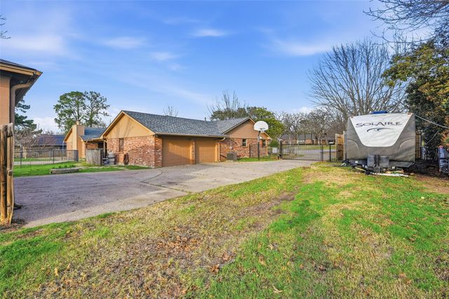 6208 Windsong Drive, Arlington, TX 76001