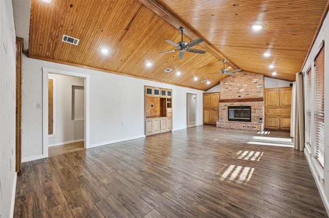 6208 Windsong Drive, Arlington, TX 76001