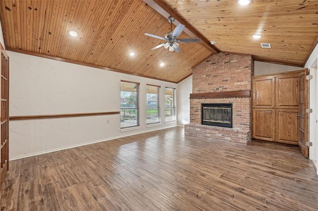 6208 Windsong Drive, Arlington, TX 76001