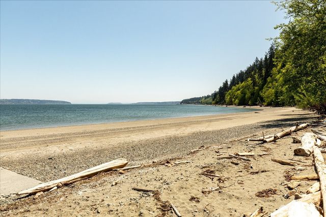 2185 Eastpoint Drive, Langley, WA 98260