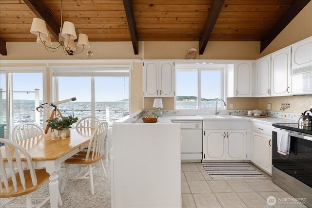 2185 Eastpoint Drive, Langley, WA 98260