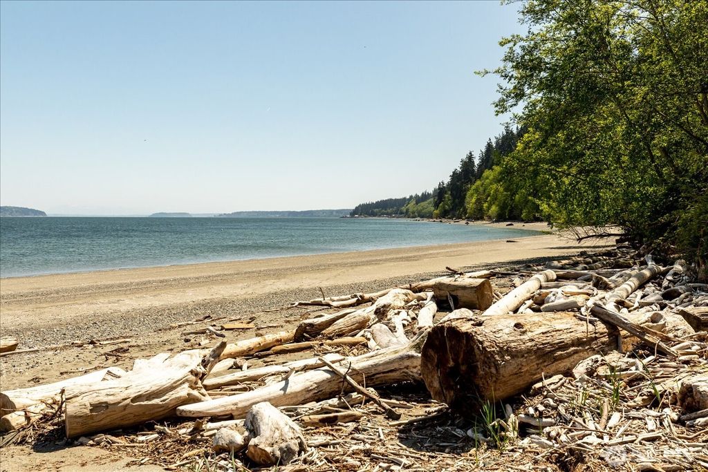 2185 Eastpoint Drive, Langley, WA 98260