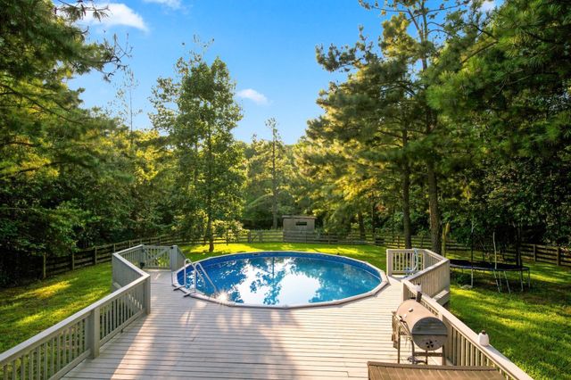 5702 Fox Haven Dr, Nunnelly, TN 37137