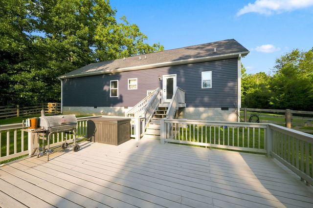 5702 Fox Haven Dr, Nunnelly, TN 37137