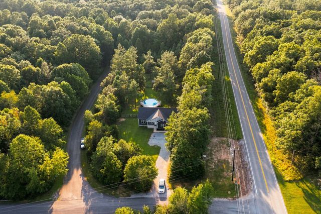 5702 Fox Haven Dr, Nunnelly, TN 37137