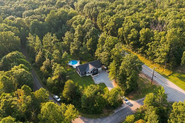 5702 Fox Haven Dr, Nunnelly, TN 37137