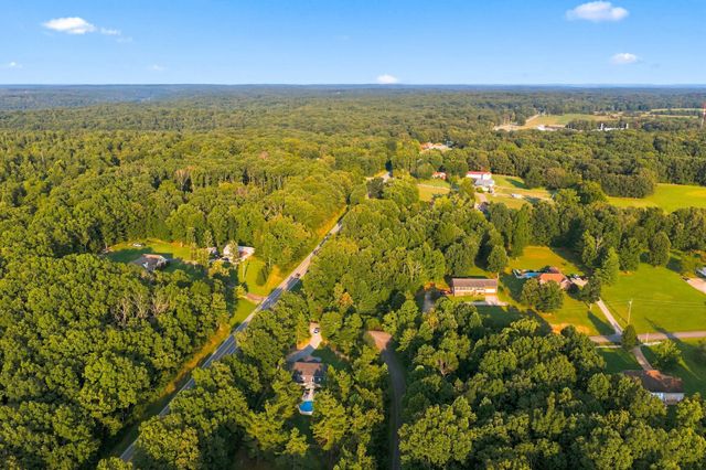 5702 Fox Haven Dr, Nunnelly, TN 37137