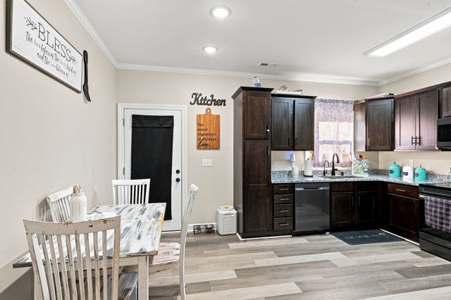 5702 Fox Haven Dr, Nunnelly, TN 37137