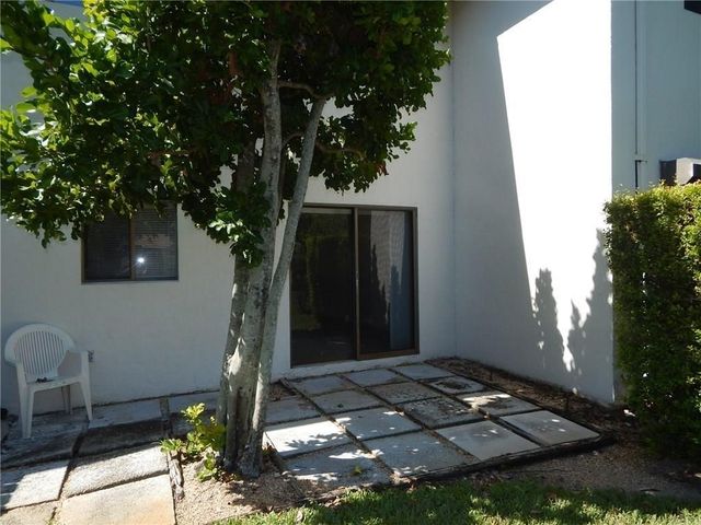 1055 6th Avenue A8, Vero Beach, FL 32960