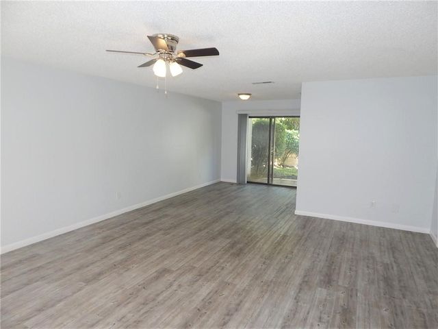 1055 6th Avenue A8, Vero Beach, FL 32960