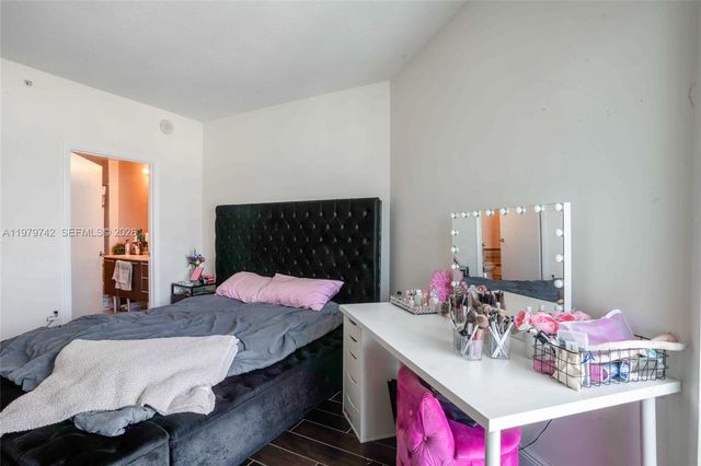 1900 N Bayshore Dr 3616, Miami, FL 33132