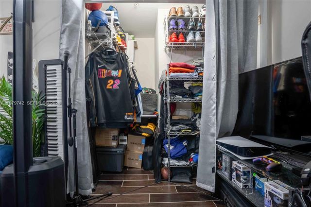 1900 N Bayshore Dr 3616, Miami, FL 33132