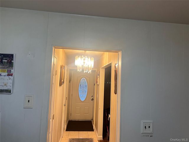 14 Vanata Court, Hempstead, NY 11550