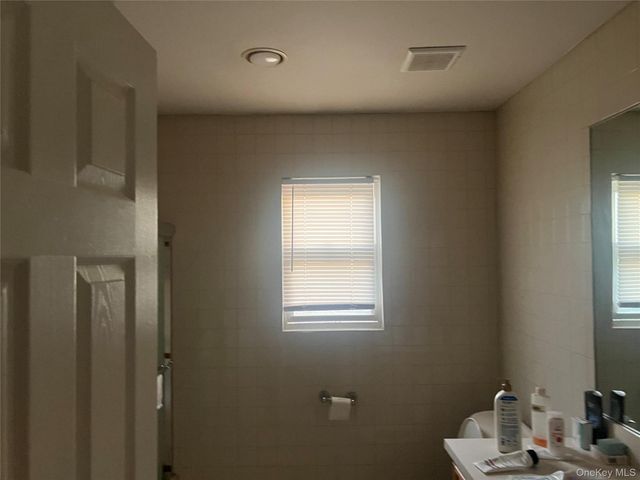 14 Vanata Court, Hempstead, NY 11550