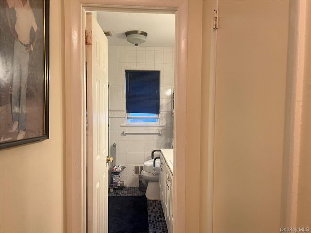 14 Vanata Court, Hempstead, NY 11550