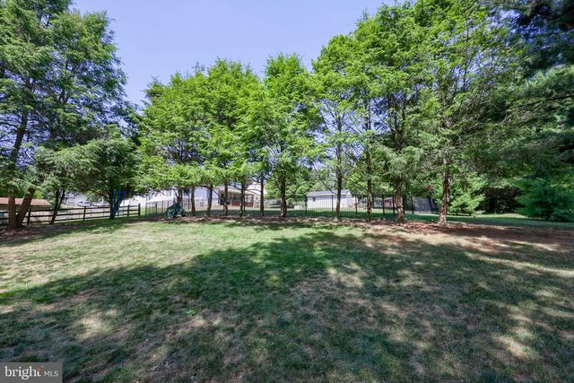 1226 W LEXINGTON RD, Manheim, PA 17545