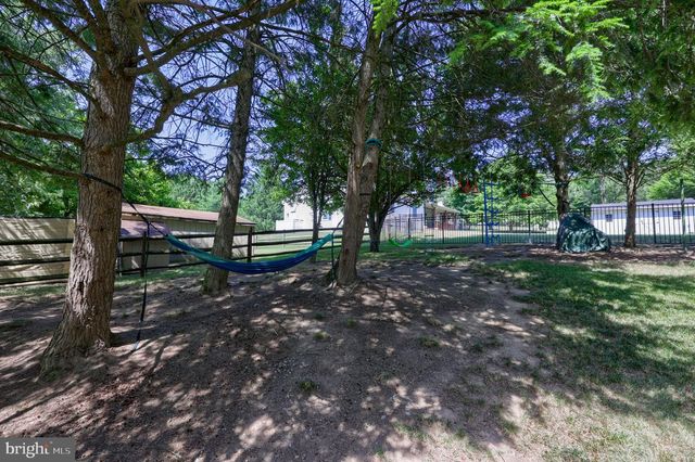 1226 W LEXINGTON RD, Manheim, PA 17545
